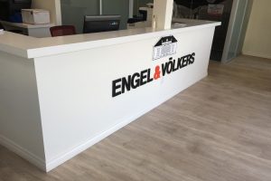 Read more about the article Acrylic Lobby Sign for Engel & Völkers in Encino