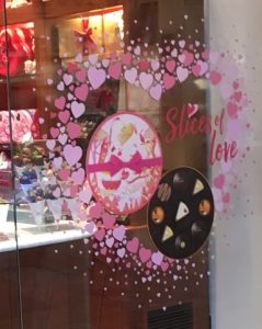 Read more about the article Easy Retail Store Makeovers with Window Clings & Stickers