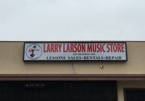 Read more about the article Business Signs for Larry Larson Music Store in Glendale