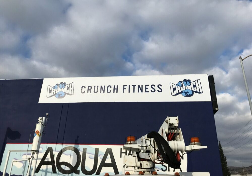 Building Banner for Crunch Chatsworth