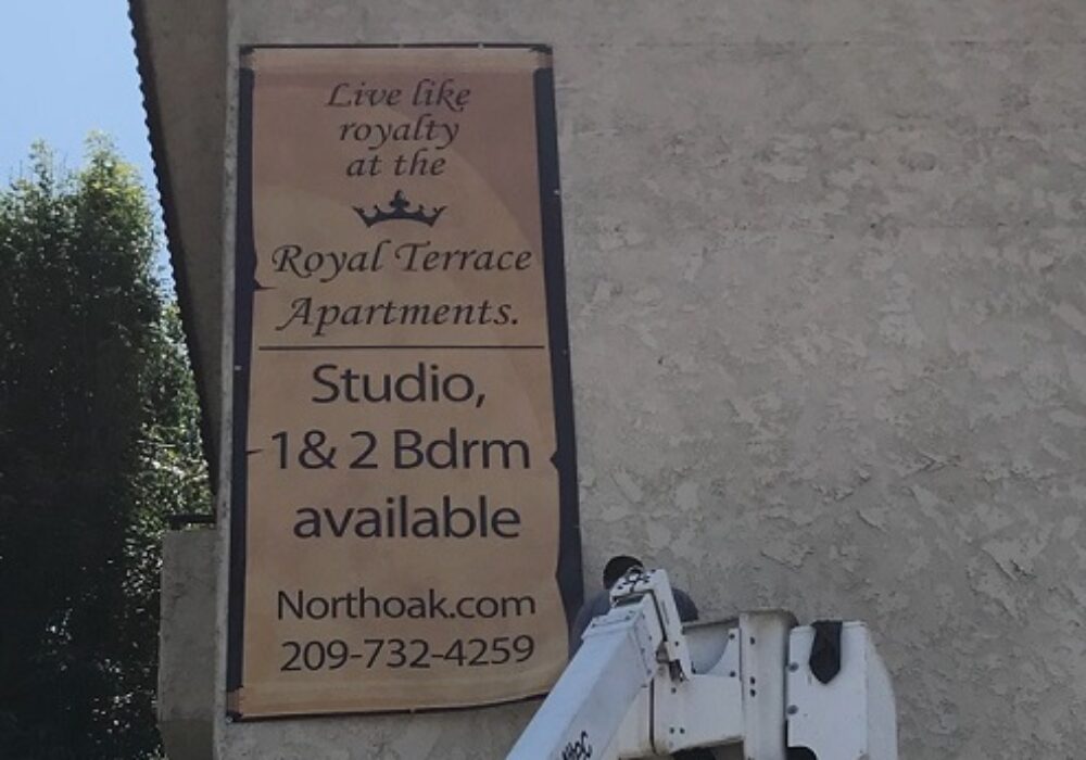 Building Banner for North Oak Property Management in Woodland Hills