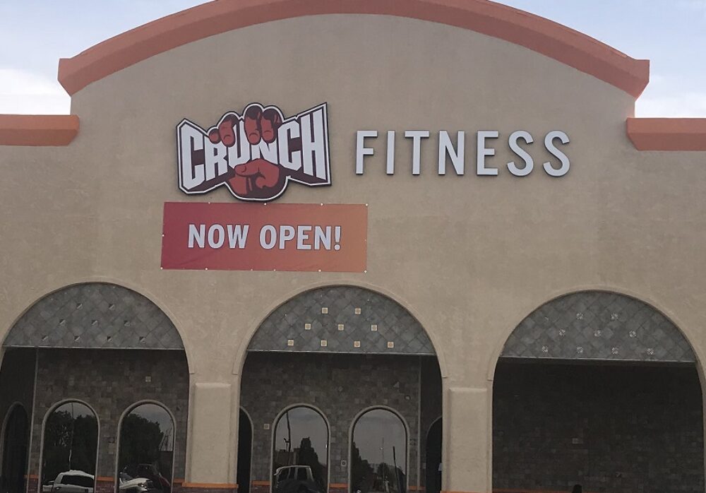 “NOW OPEN” Building Banner for Crunch Fitness in Las Cruces