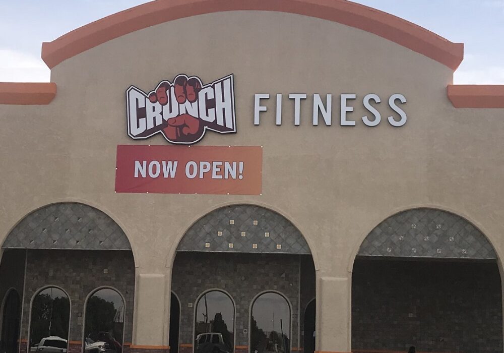 “NOW OPEN” Building Banner for Crunch Fitness in Las Cruces
