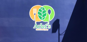 Read more about the article Hand-Painted Building Sign for Arlet’s Cafe and Meal Prep in Chatsworth
