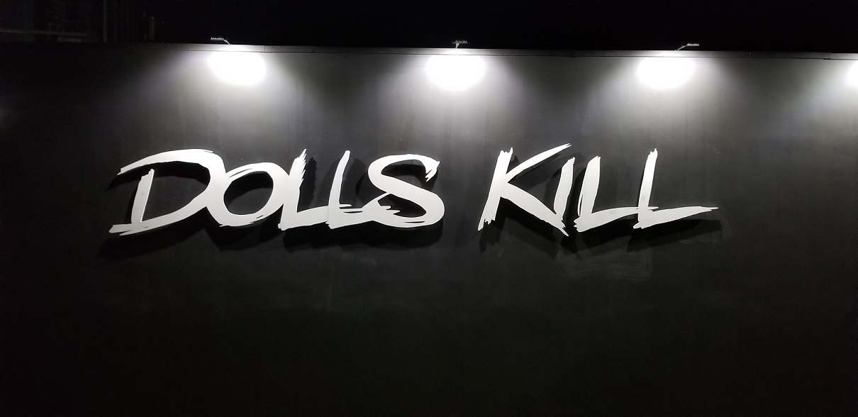 You are currently viewing Custom Building Signage for Dolls Kill in West Hollywood
