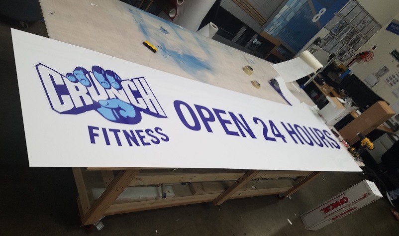 vinyl signs, aluminum signs, pylon sign, gym signs, brand graphics, fitness signage, northridge