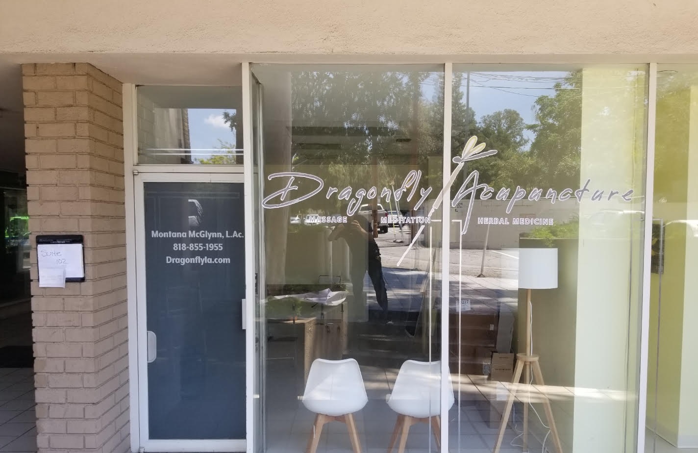 You are currently viewing Window Graphics for Dragonfly Acupuncture in Encino