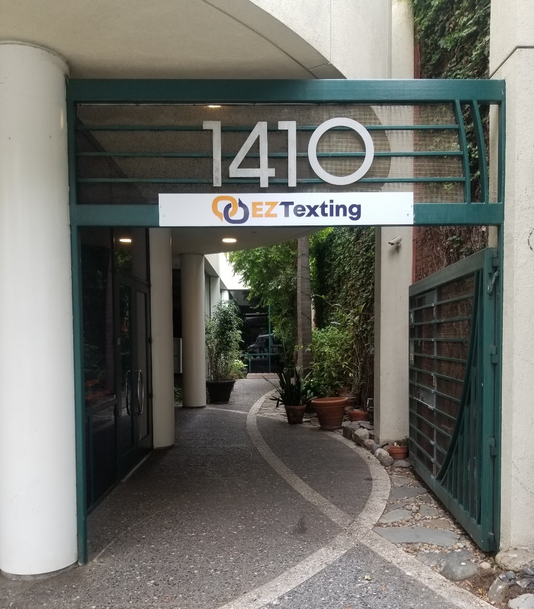 You are currently viewing New Signs for New Names: Metal Sign for EZ Texting in Santa Monica