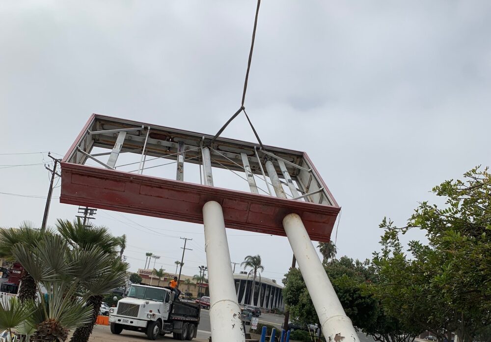 Sign Removal for Sketchers USA at Manhattan Beach