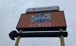 Read more about the article Gym Pylon Sign Insert for Crunch Fitness Northridge