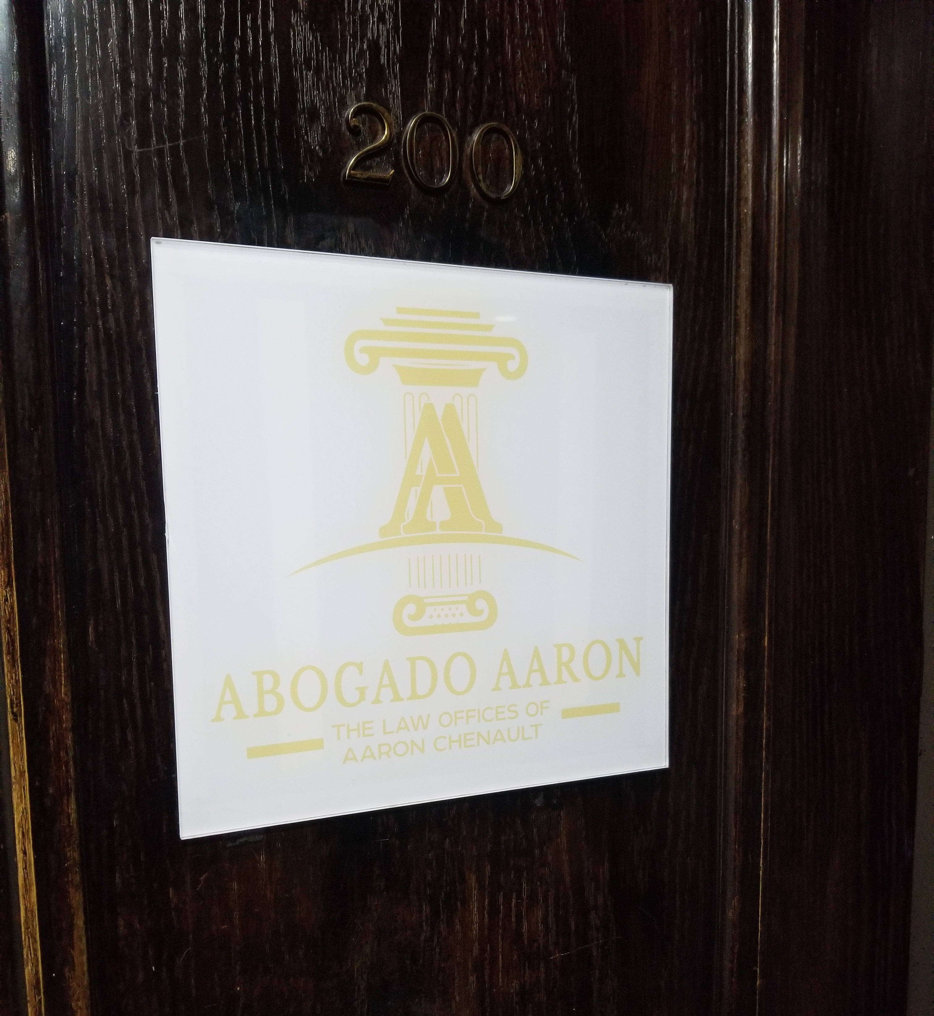 Read more about the article Custom Gold Lobby Sign for Abogado Aaron in Los Angeles