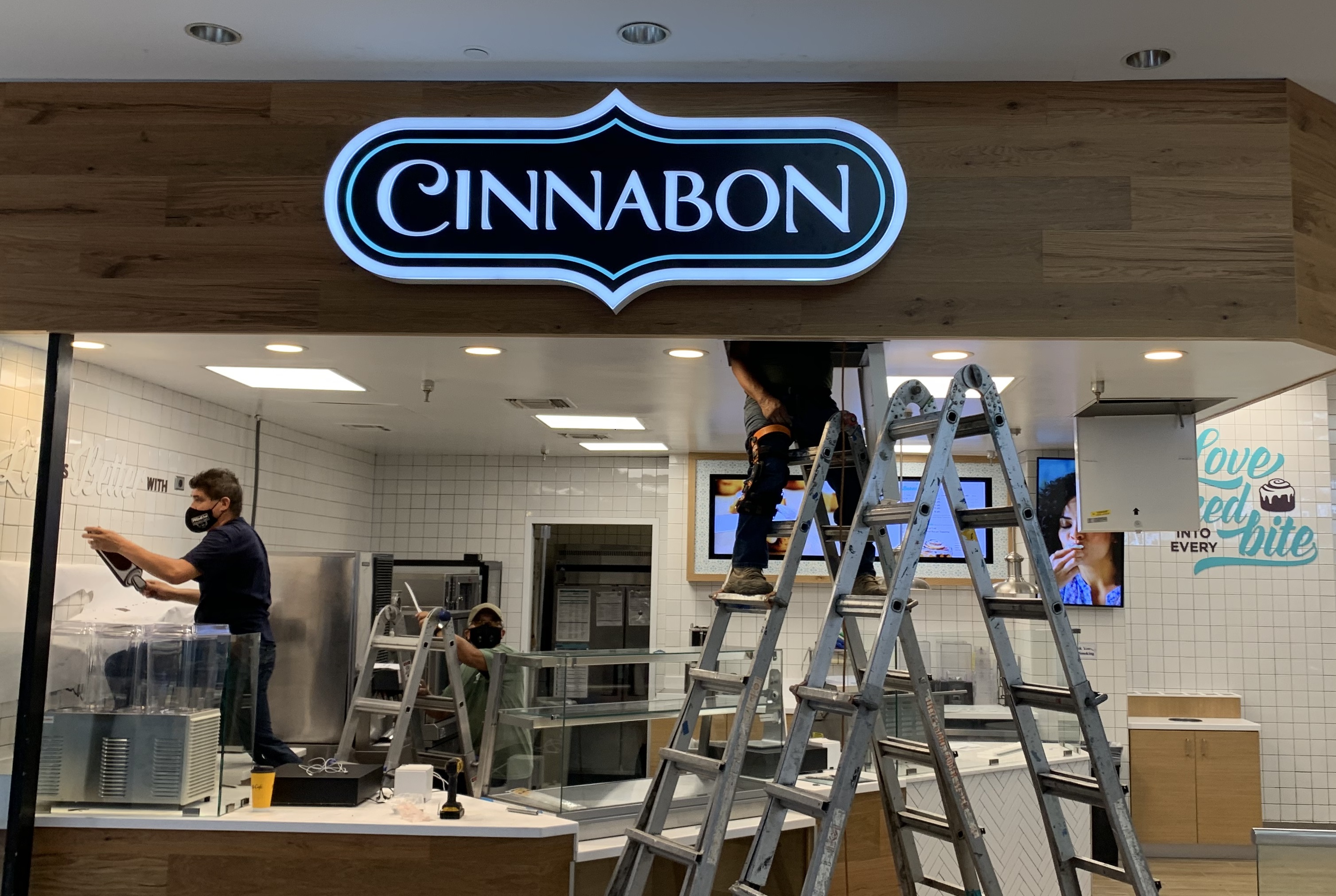 Read more about the article Business Sign Package for Cinnabon in Torrance