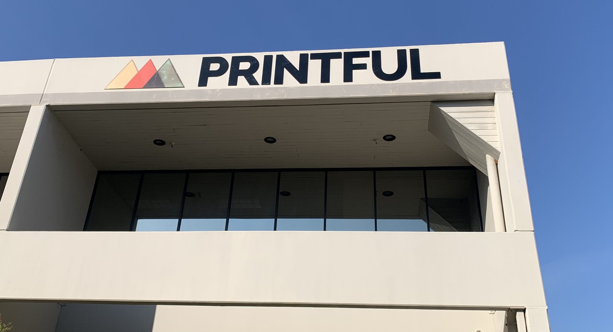 Like your car, sometimes your sign just needs a cleaning. We provided sign cleaning for Printful. With this, the Chatsworth company's signage looks spotless and will continue attracting customers.