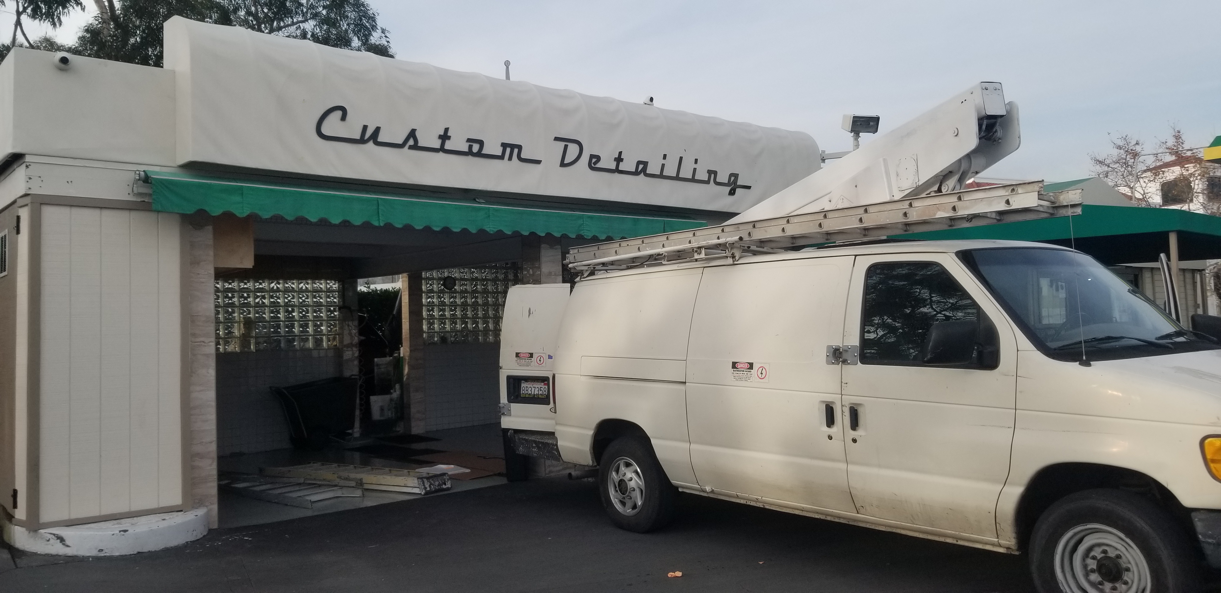 More dimensional letter signage for Palisades Gas N Wash. This time, the gas station sign spells out their custom detailing services.