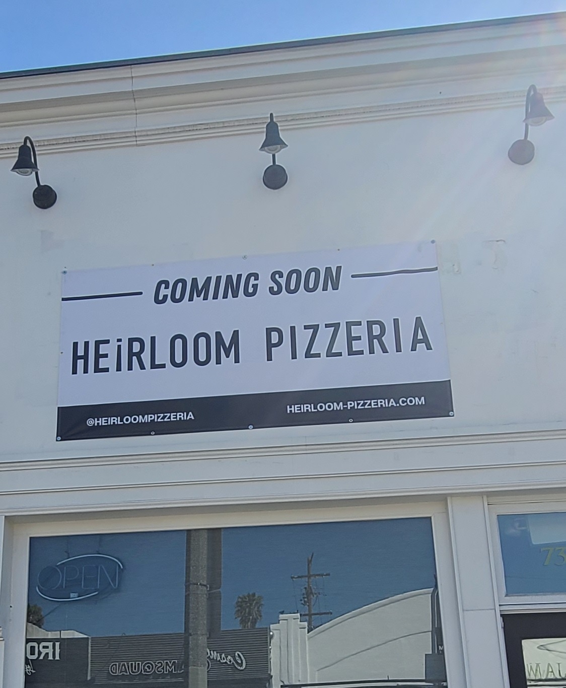 Read more about the article Temporary Banner for Heirloom Pizza in Melrose