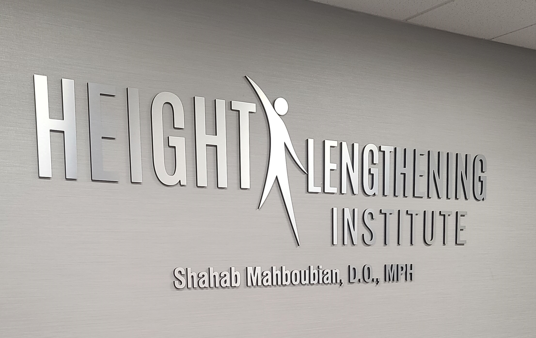 You are currently viewing Clinic Lobby Sign for Height Lengthening Institute in Burbank