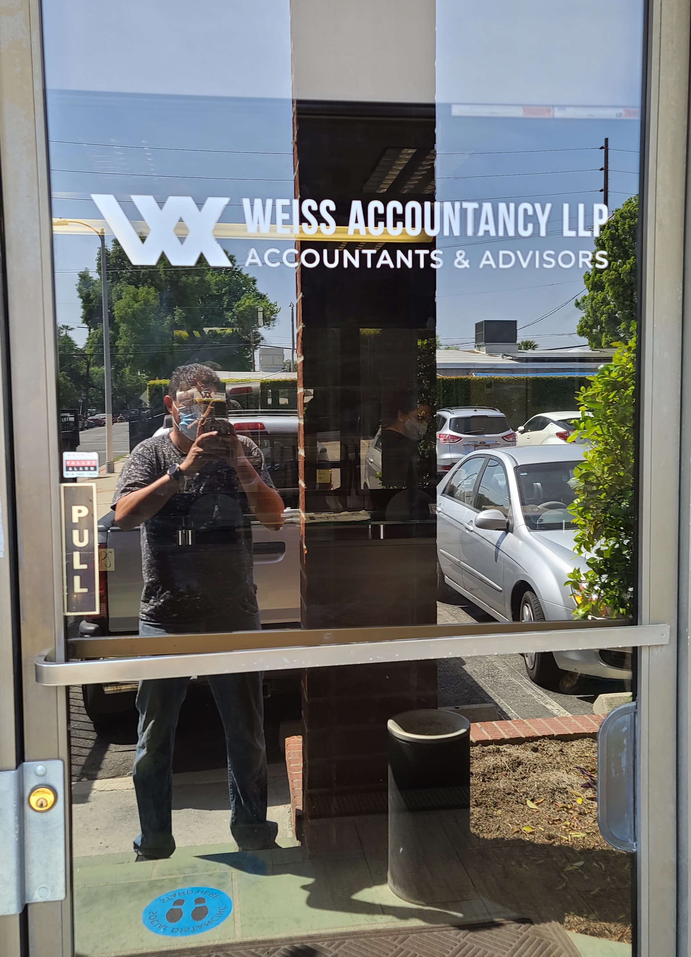 Read more about the article Window Graphic Business Sign Package for Weiss Accountancy in Van Nuys