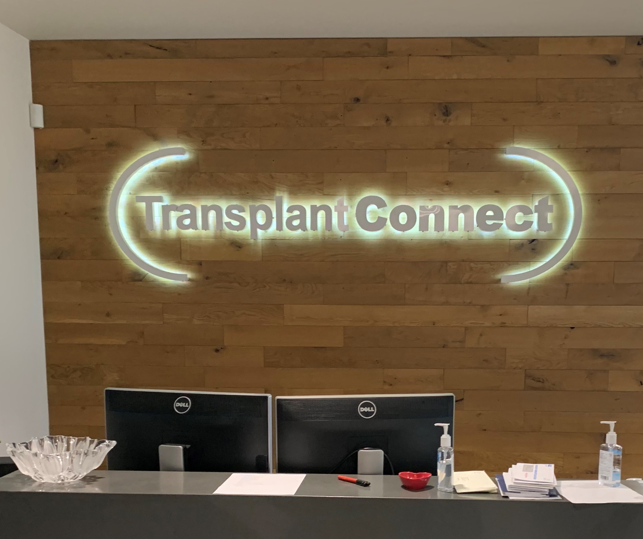Our tech firm office lobby sign for Transplant Connect's Los Angeles facility, an eye-catching display that will enhance their workplace.
