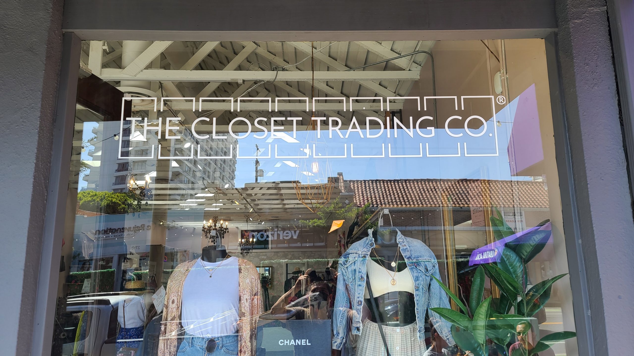 With the boutique window graphics package we installed for The Closet Trading Company, their Santa Monica storefront will be even more eye-catching.