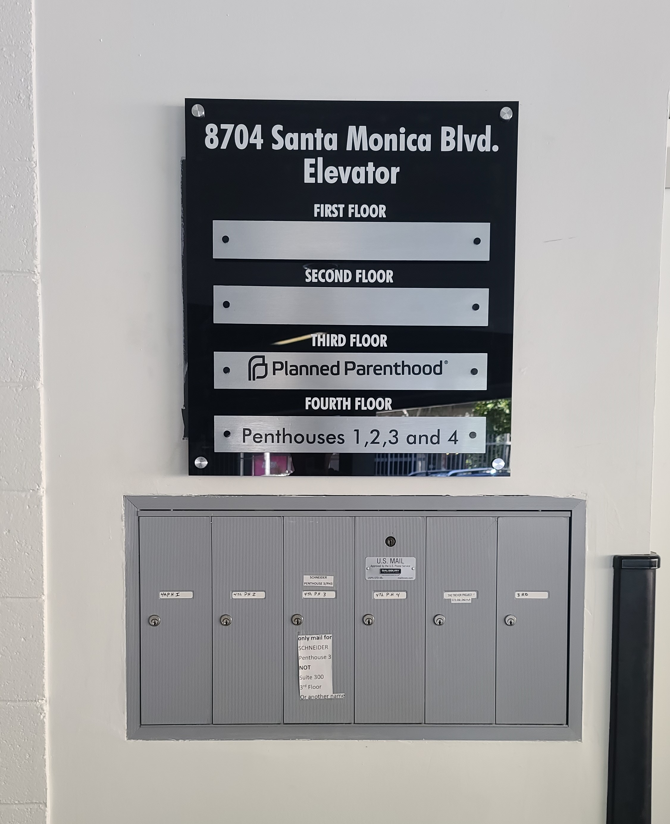 Read more about the article Tenant Directory Sign for Ronco Inc. in West Hollywood