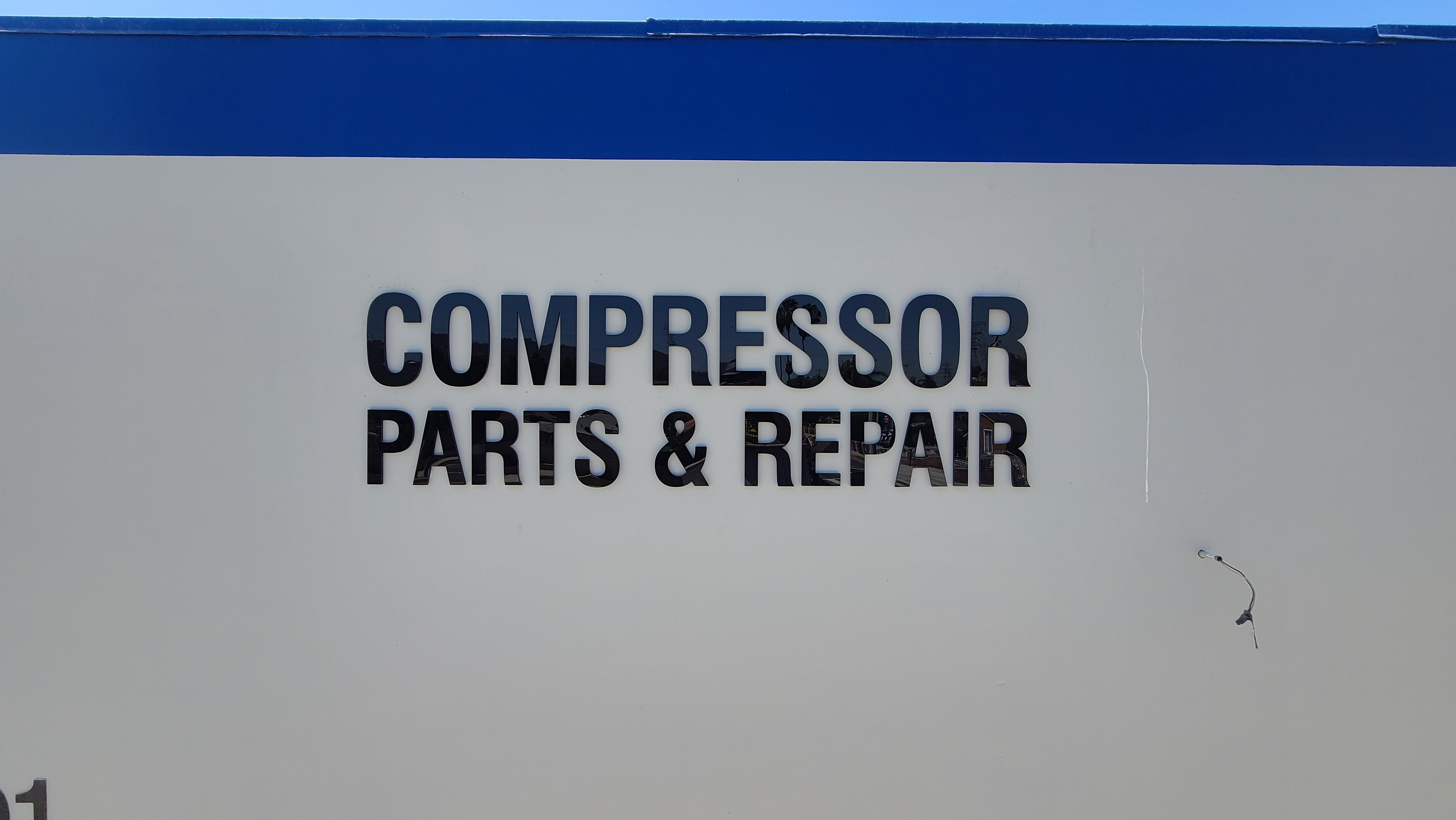Read more about the article Black Acrylic Letters Business Sign for Compressor Parts and Repair in South El Monte