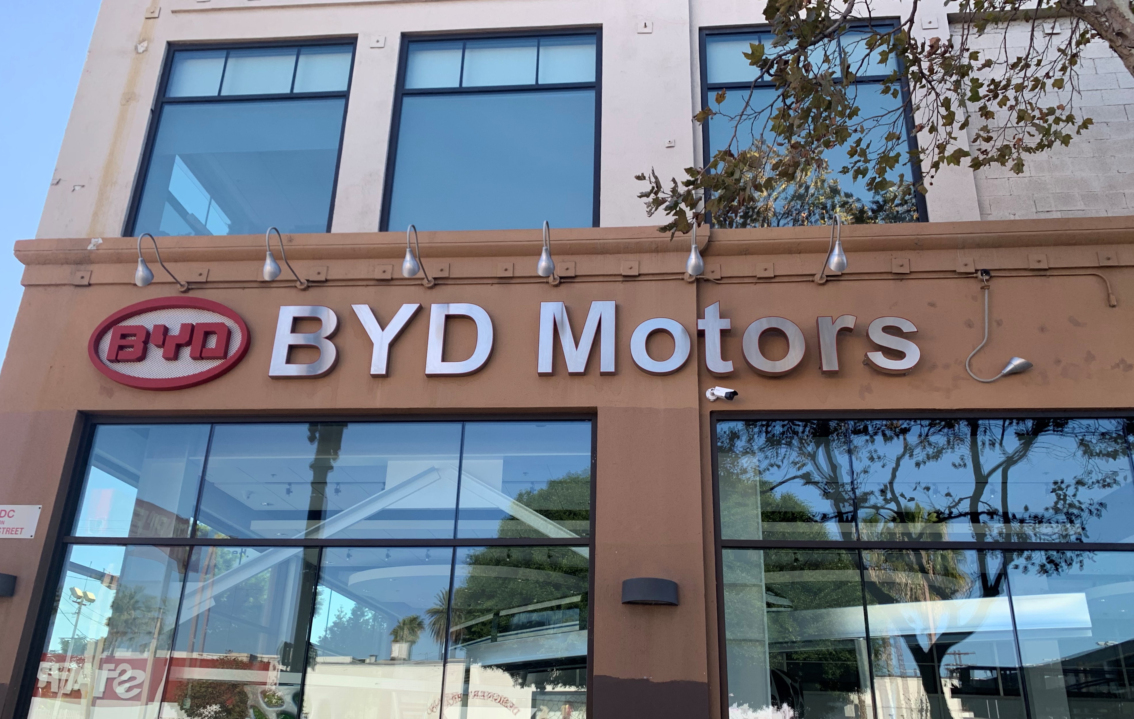 Read more about the article Steel Dimensional Letters for BYD Motors Inc in Los Angeles