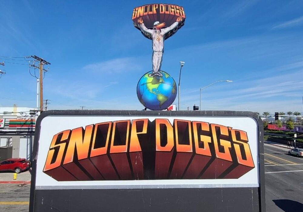 Pylon Sign Installation for Snoopy’s at Inglewood