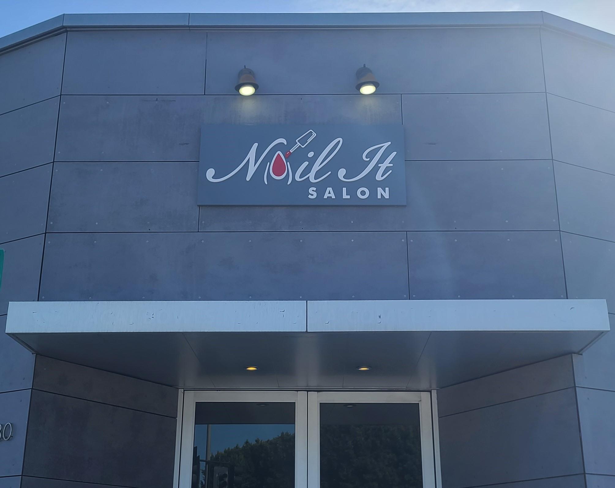 The acrylic letters building sign we fabricated and installed for Nail It Salon in Culver City stand out and make their location more attractive to the eye.