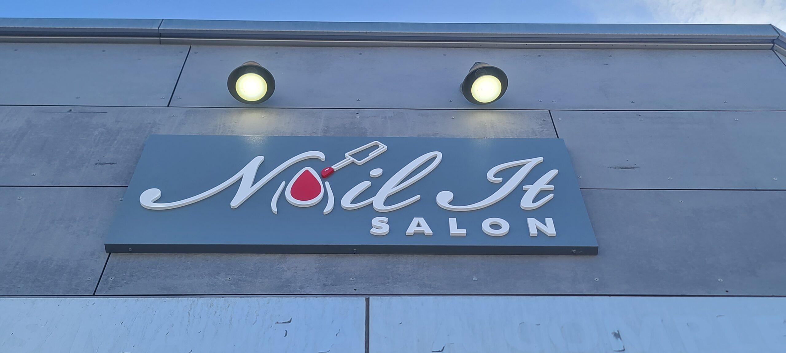 The acrylic letters building sign we fabricated and installed for Nail It Salon in Culver City stand out and make their location more attractive to the eye.