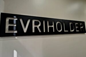 Read more about the article Lobby Sign Evriholder Brea