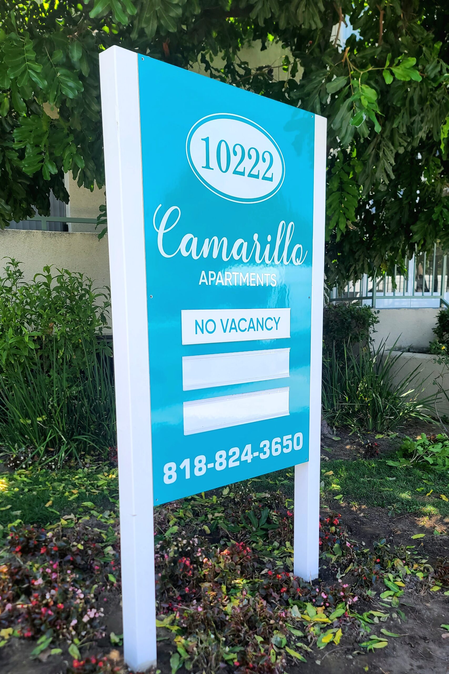 Eye-catching post and panel sign design
