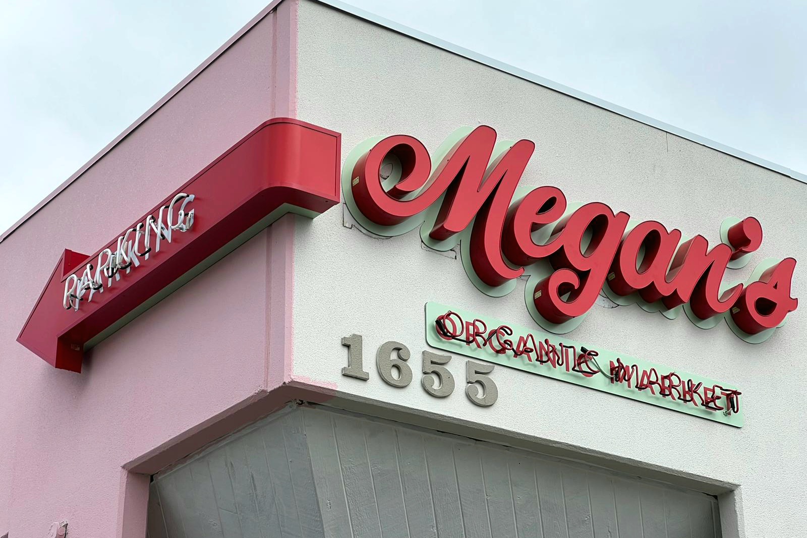 You are currently viewing Megan’s Organic Channel Letters & Neon Signs Corona 