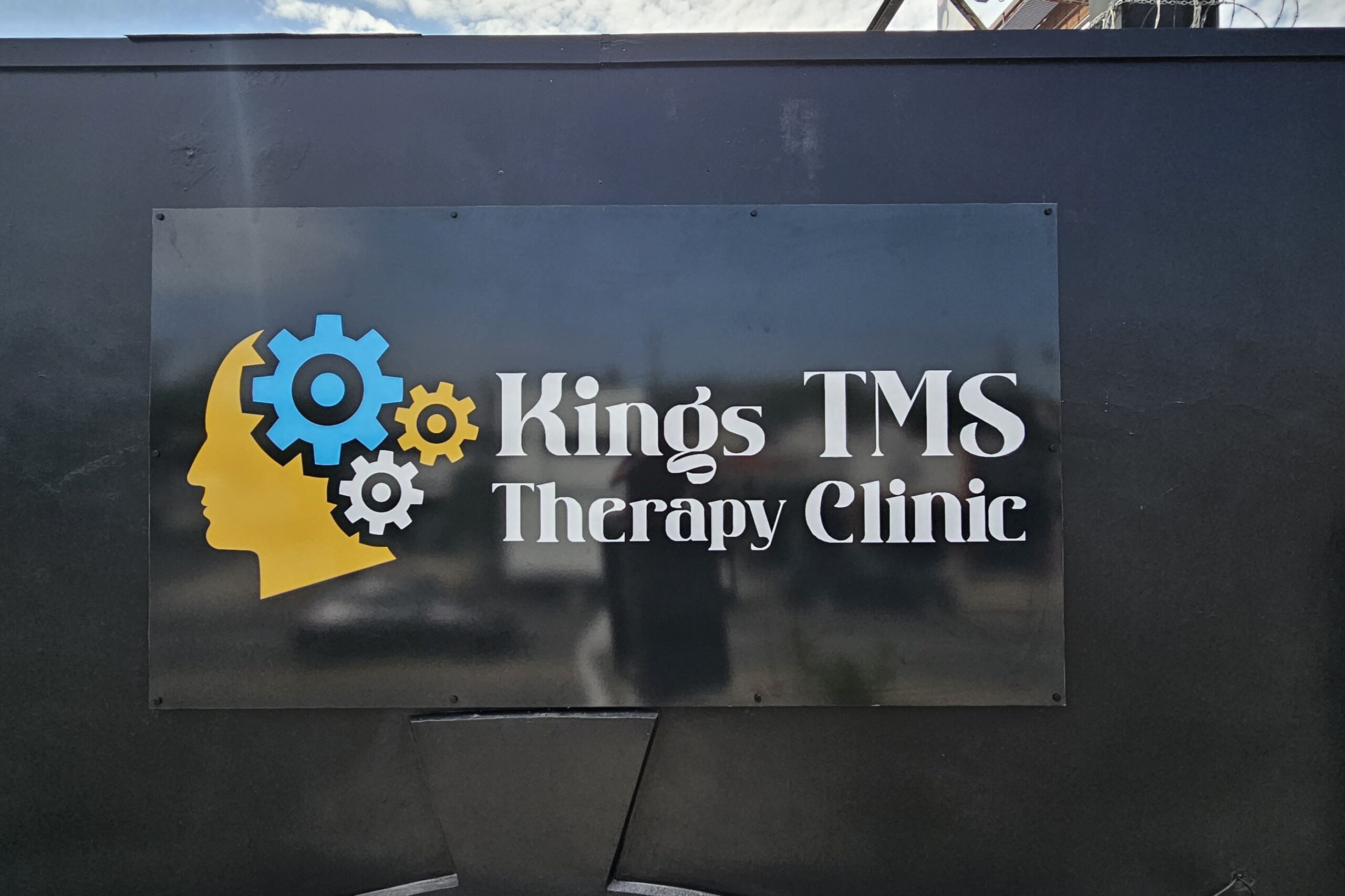 You are currently viewing King’s TMS  exterior sign and window decals Los Angeles 
