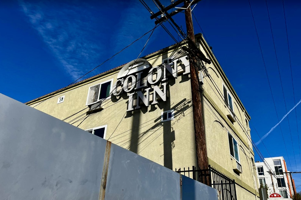 The Colony Inn building in North Hollywood has old, faded channel letters.