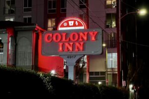 Read more about the article Colony Inn Channel Letter and Pole Sign Retrofits