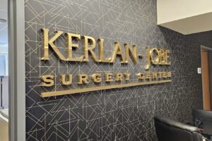 Read more about the article Kerlan Jobe Lobby Sign Los Angeles