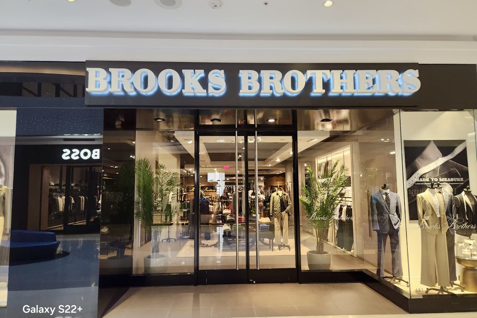 You are currently viewing Luxury Retail Signage Brooks Brothers Los Angeles
