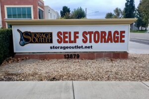 Read more about the article Monument and Pole Signs for Storage Outlet in Chino & El Monte