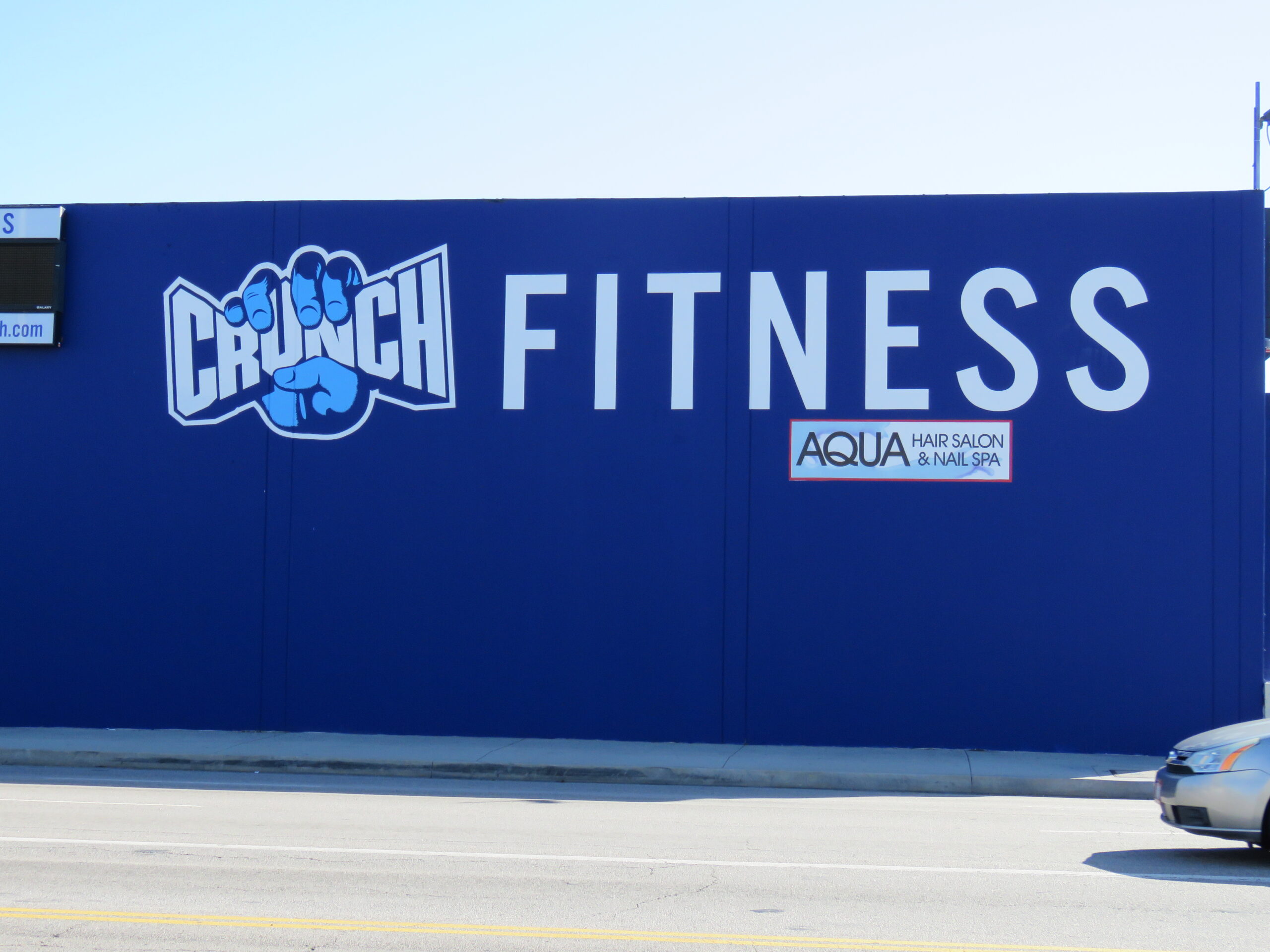 Crunch Fitness Monument Sign